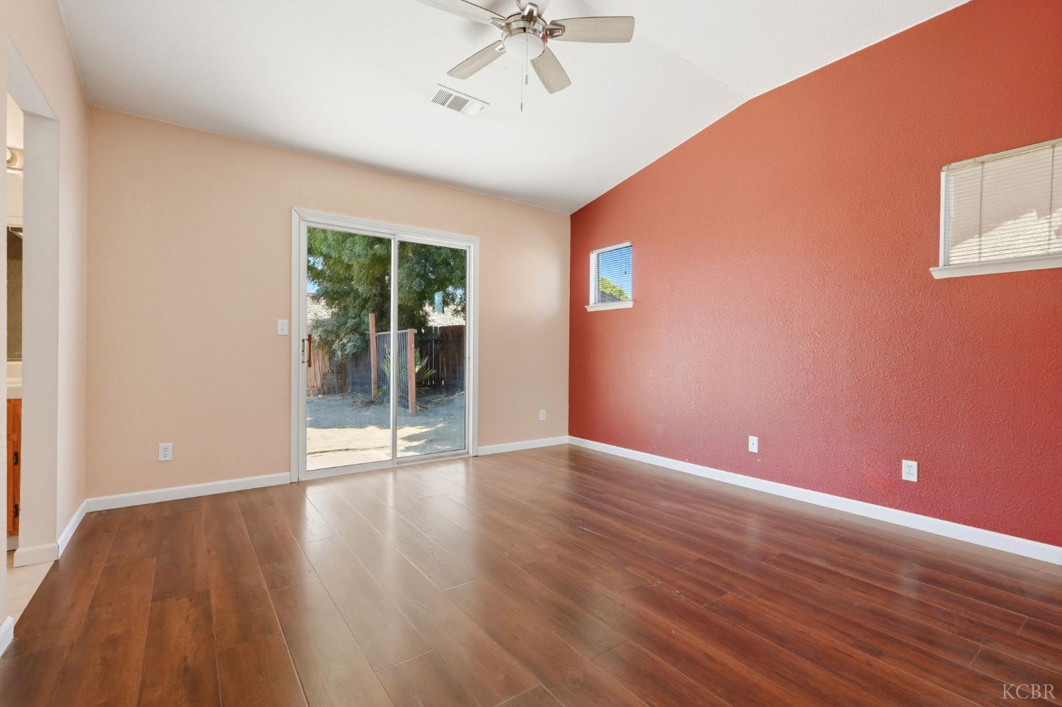 845 E Julia Way, Hanford, CA 93230