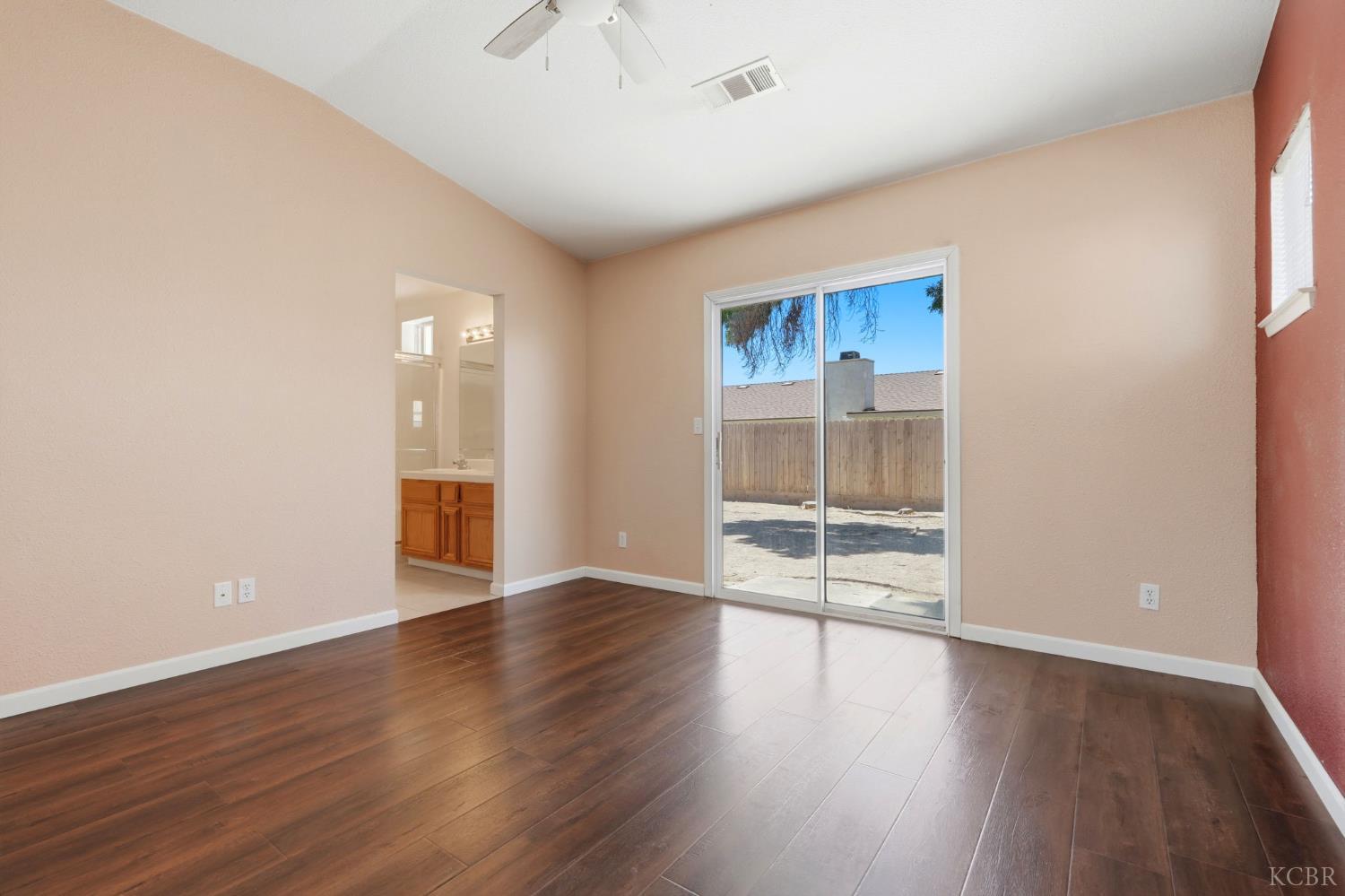 845 E Julia Way, Hanford, CA 93230