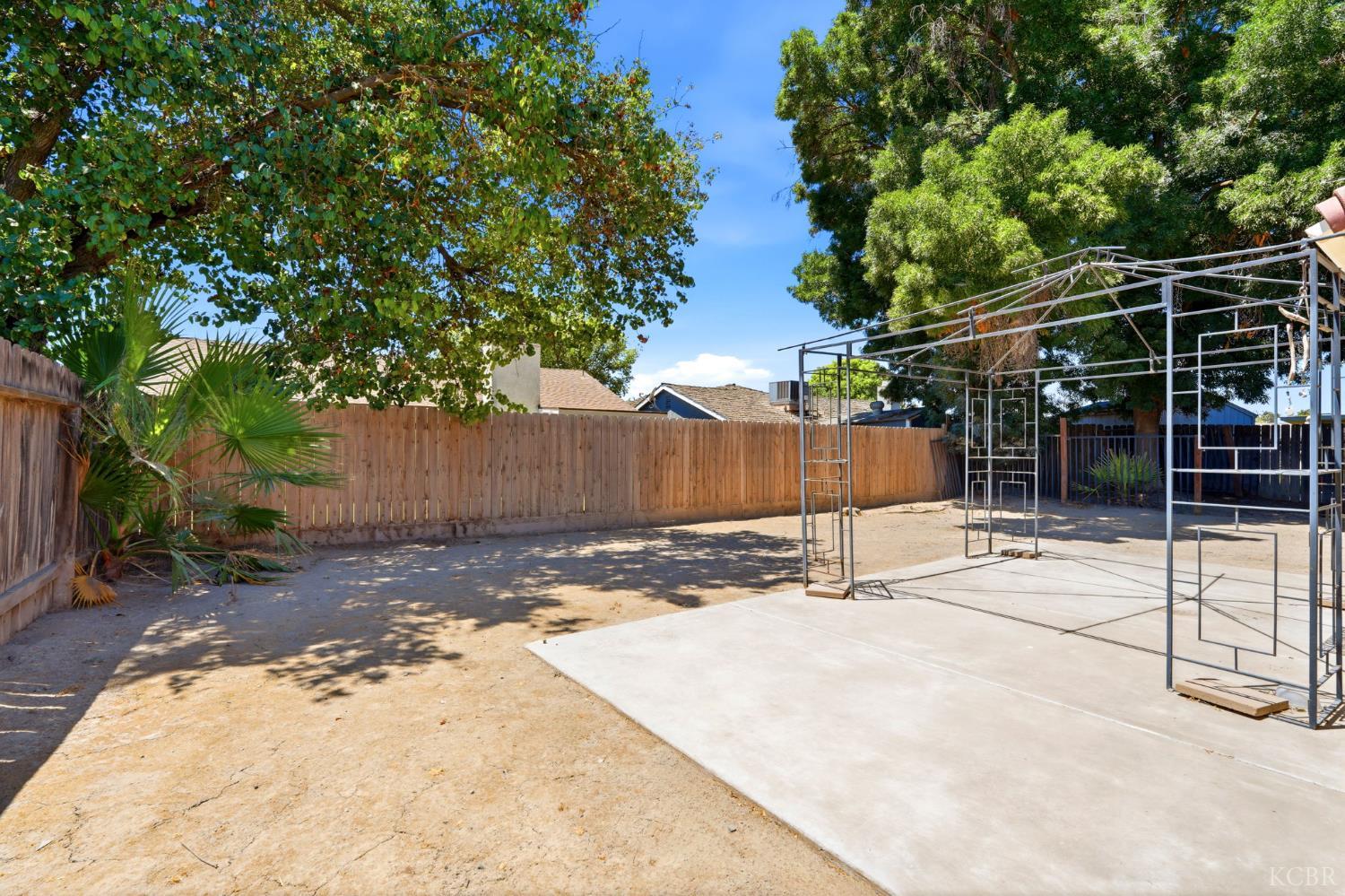 845 E Julia Way, Hanford, CA 93230