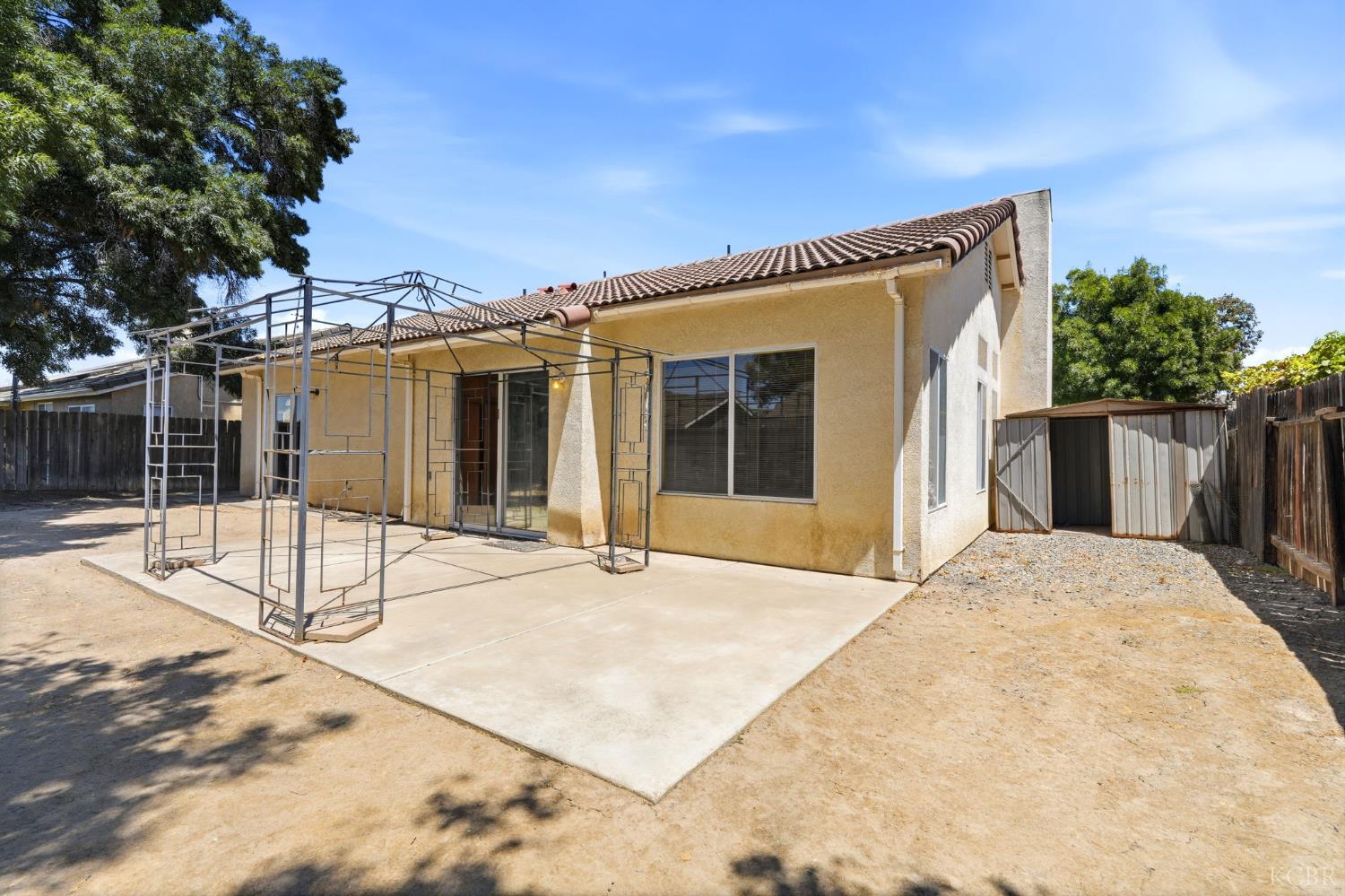845 E Julia Way, Hanford, CA 93230