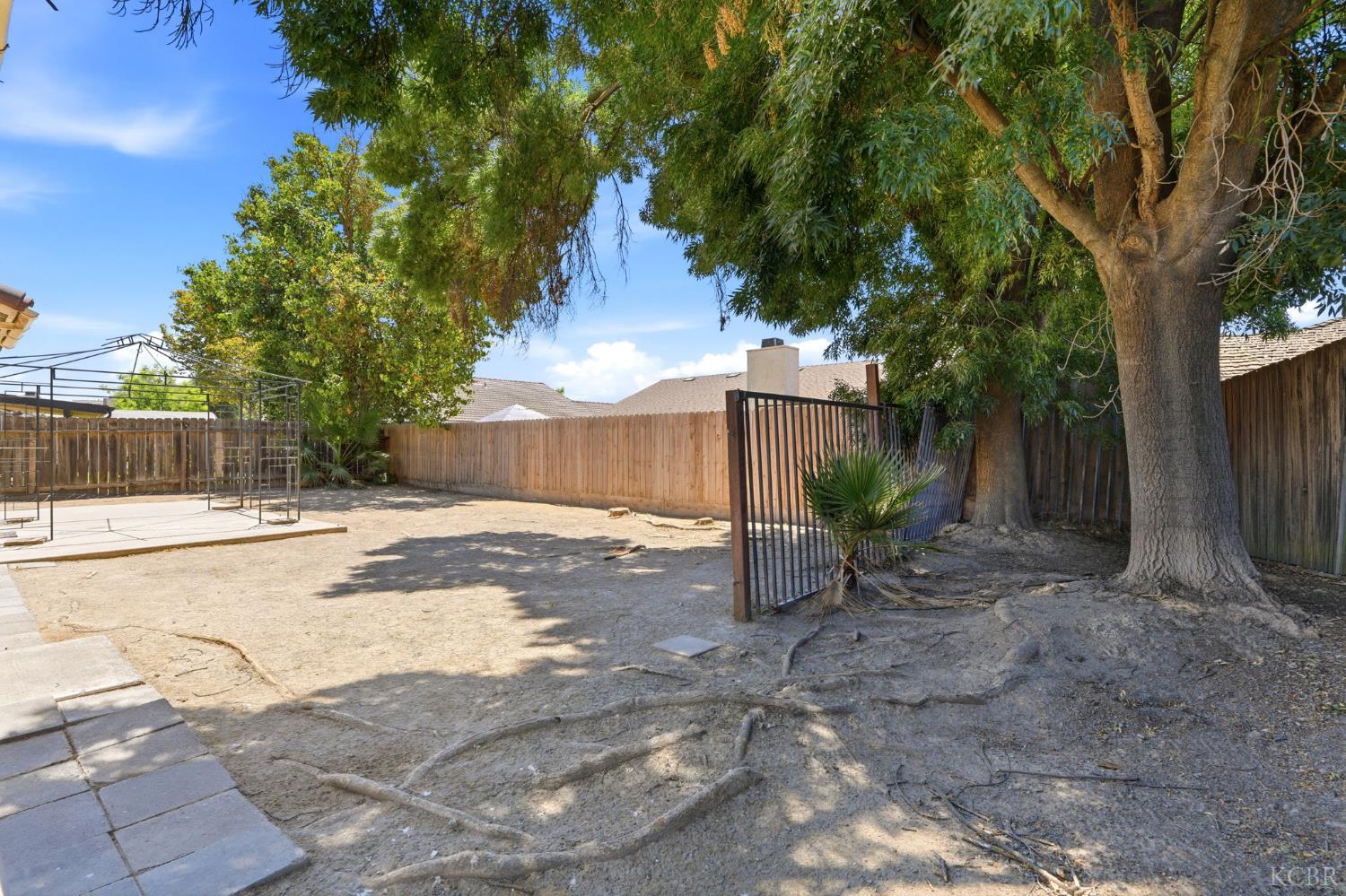 845 E Julia Way, Hanford, CA 93230