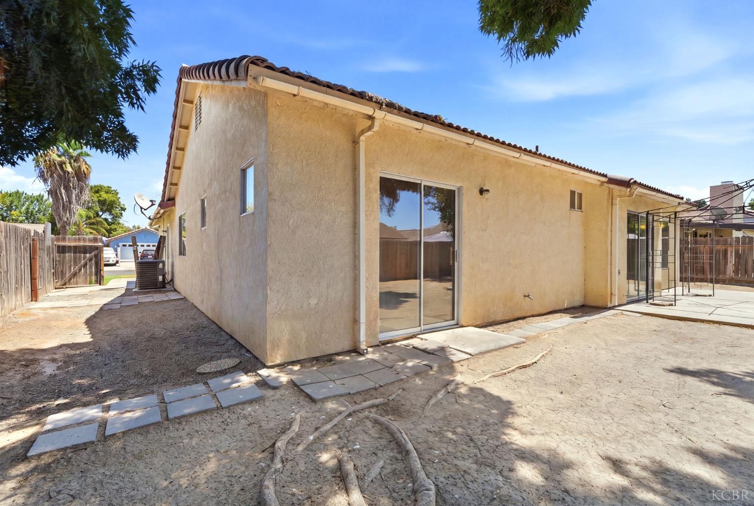 845 E Julia Way, Hanford, CA 93230