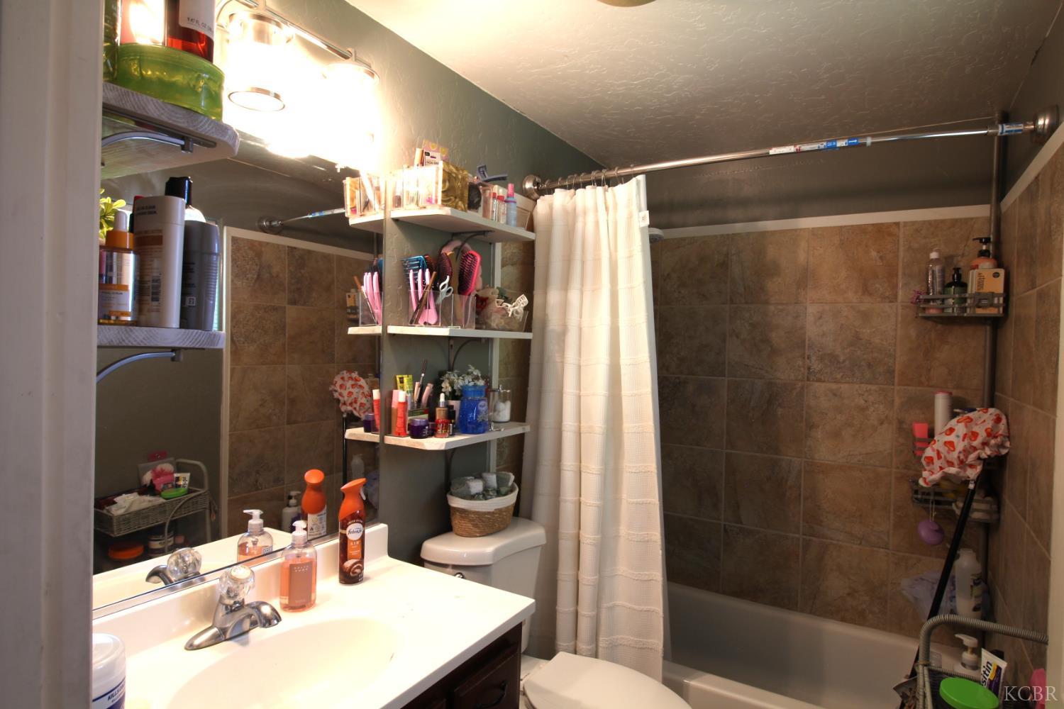 241 S F St, Tulare, CA 93274