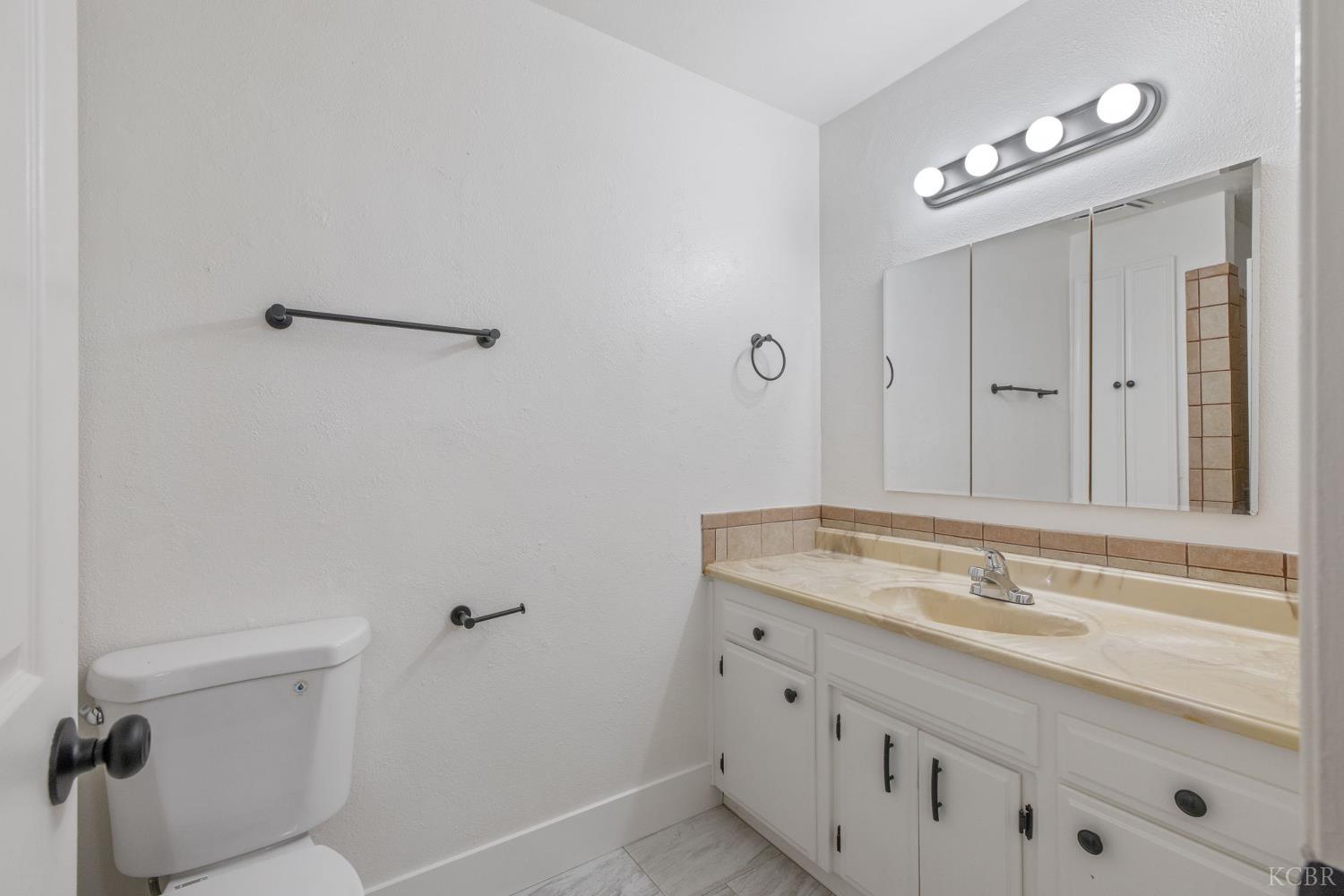 5451 W Santa Ana Ave, Fresno, CA 93722
