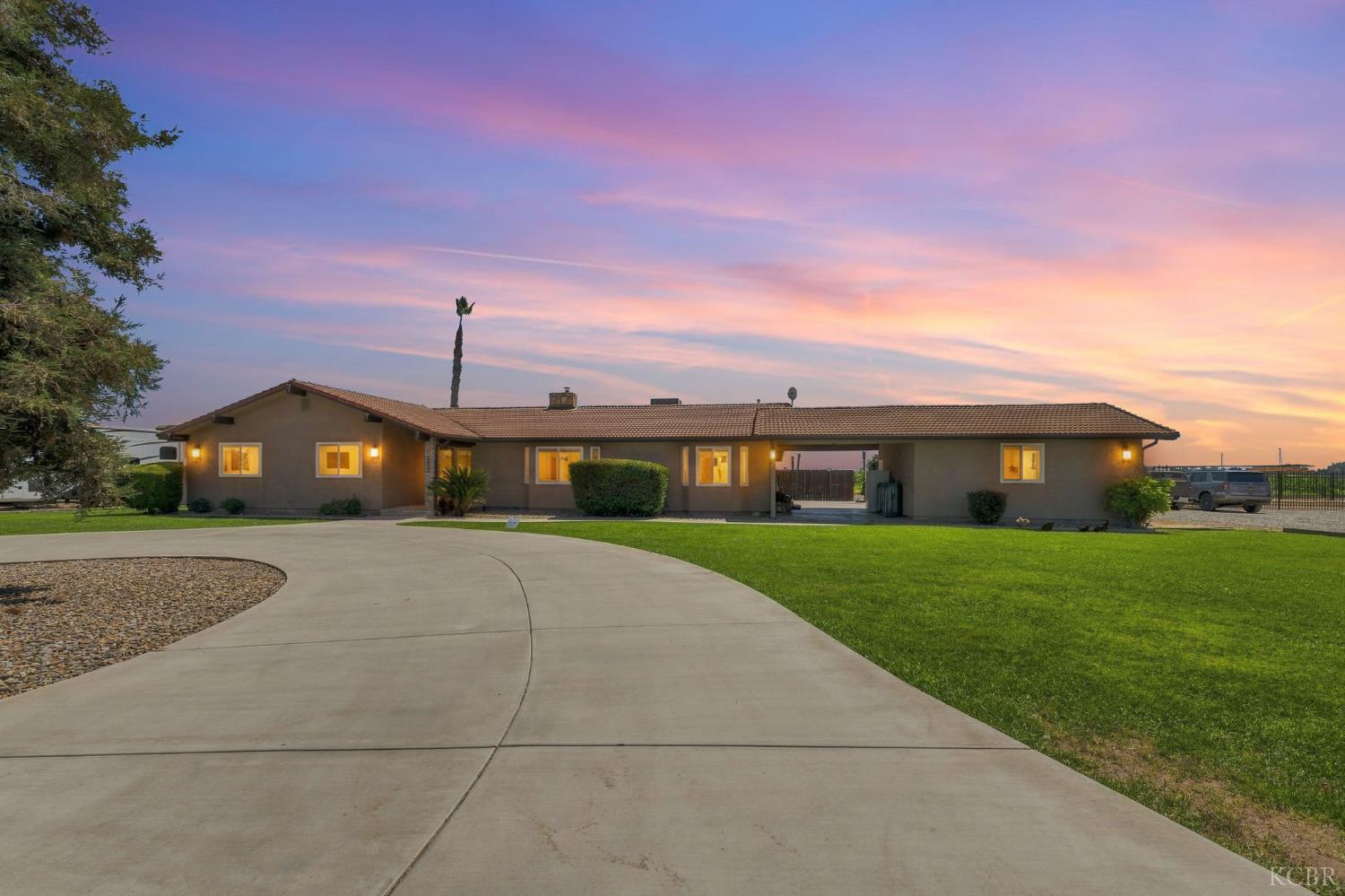 8285 15th Ave, Hanford, CA 93230