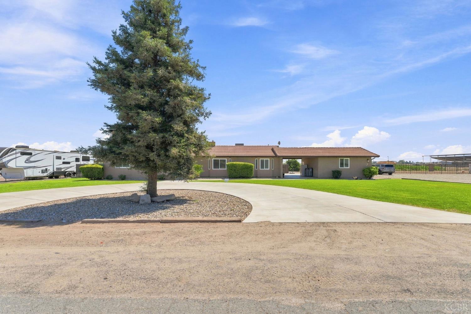8285 15th Ave, Hanford, CA 93230