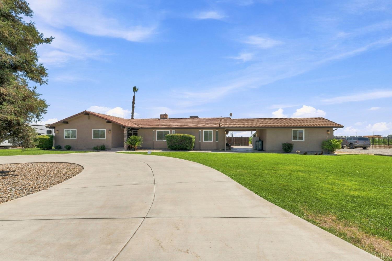 8285 15th Ave, Hanford, CA 93230