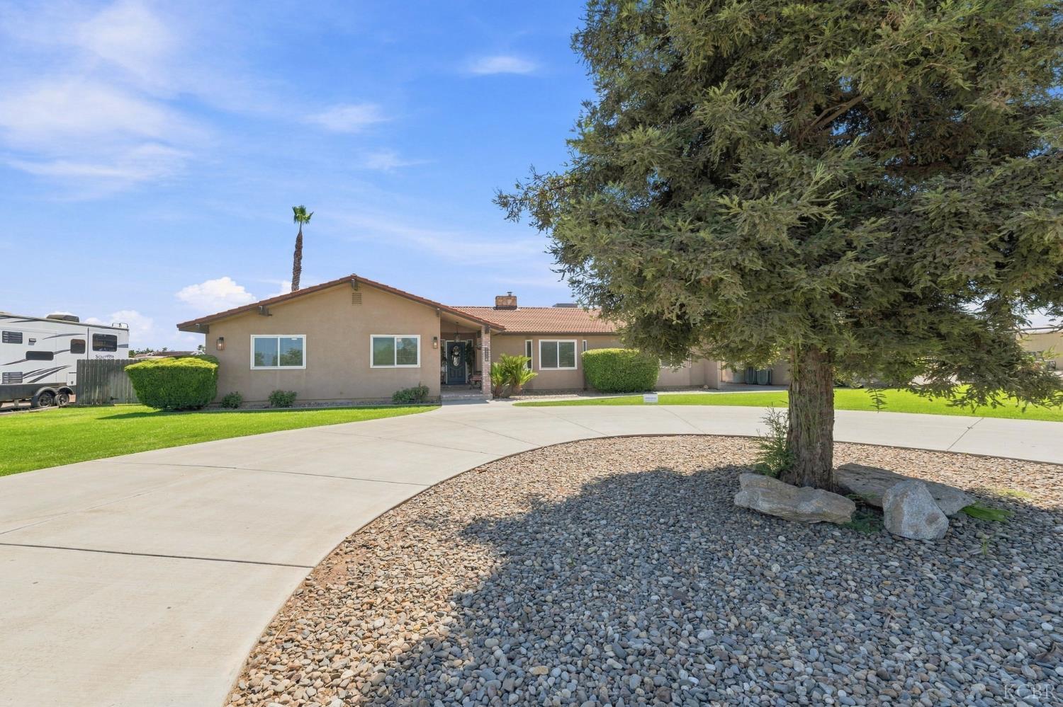 8285 15th Ave, Hanford, CA 93230