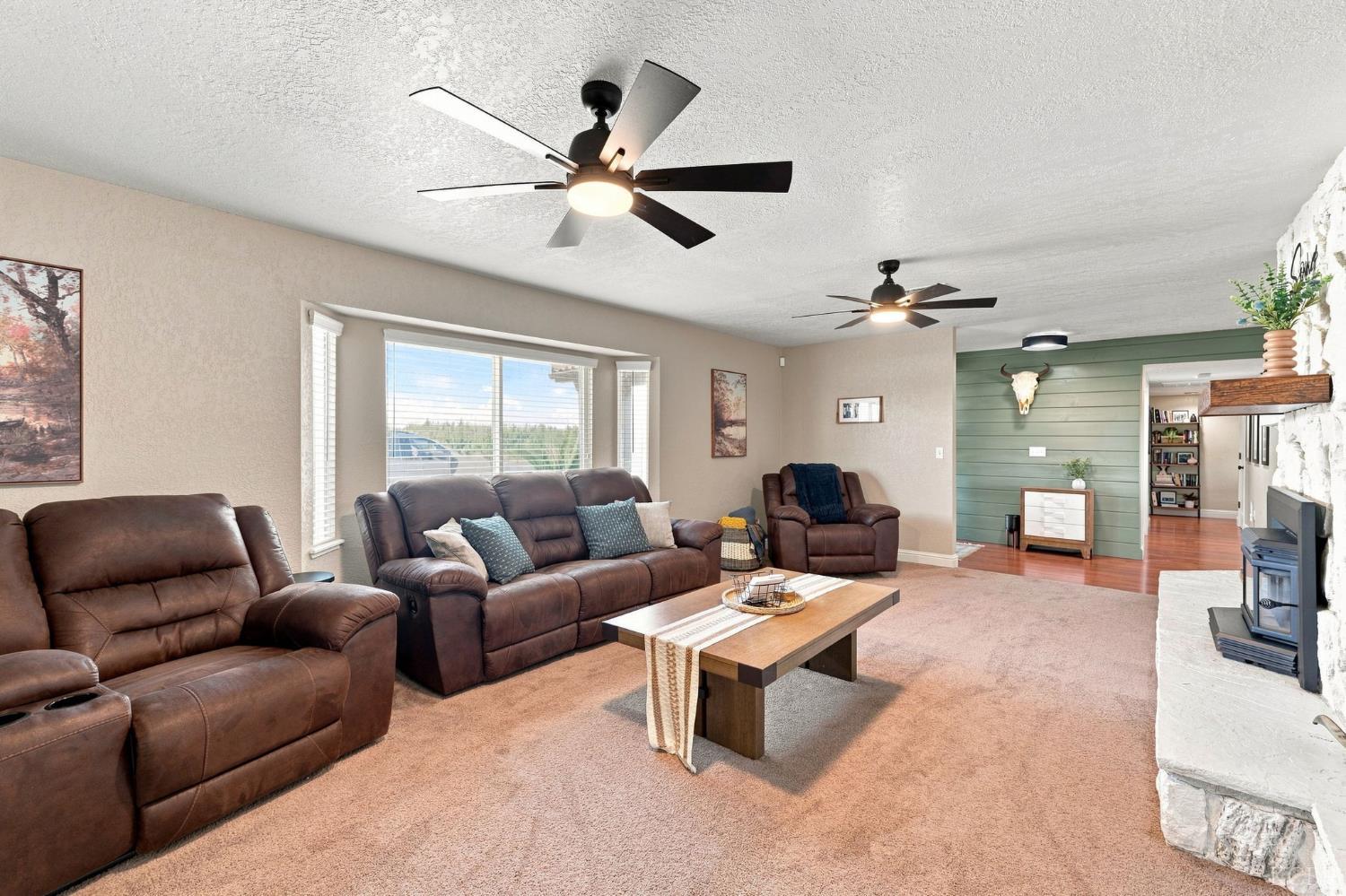 8285 15th Ave, Hanford, CA 93230