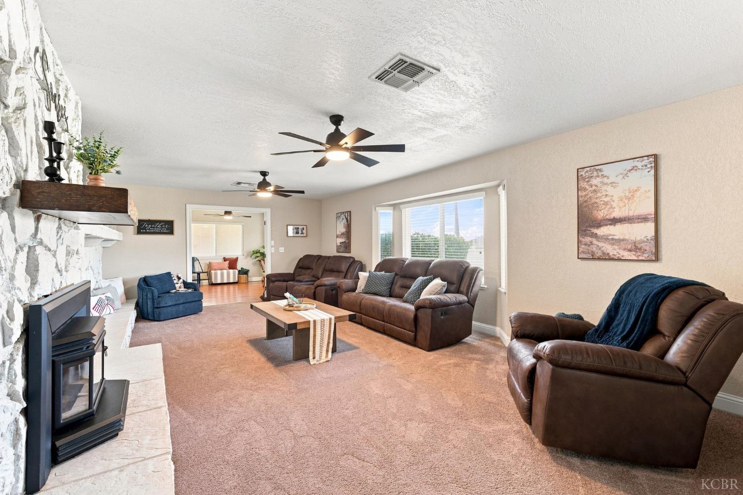 8285 15th Ave, Hanford, CA 93230