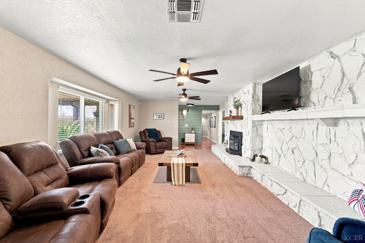 8285 15th Ave, Hanford, CA 93230