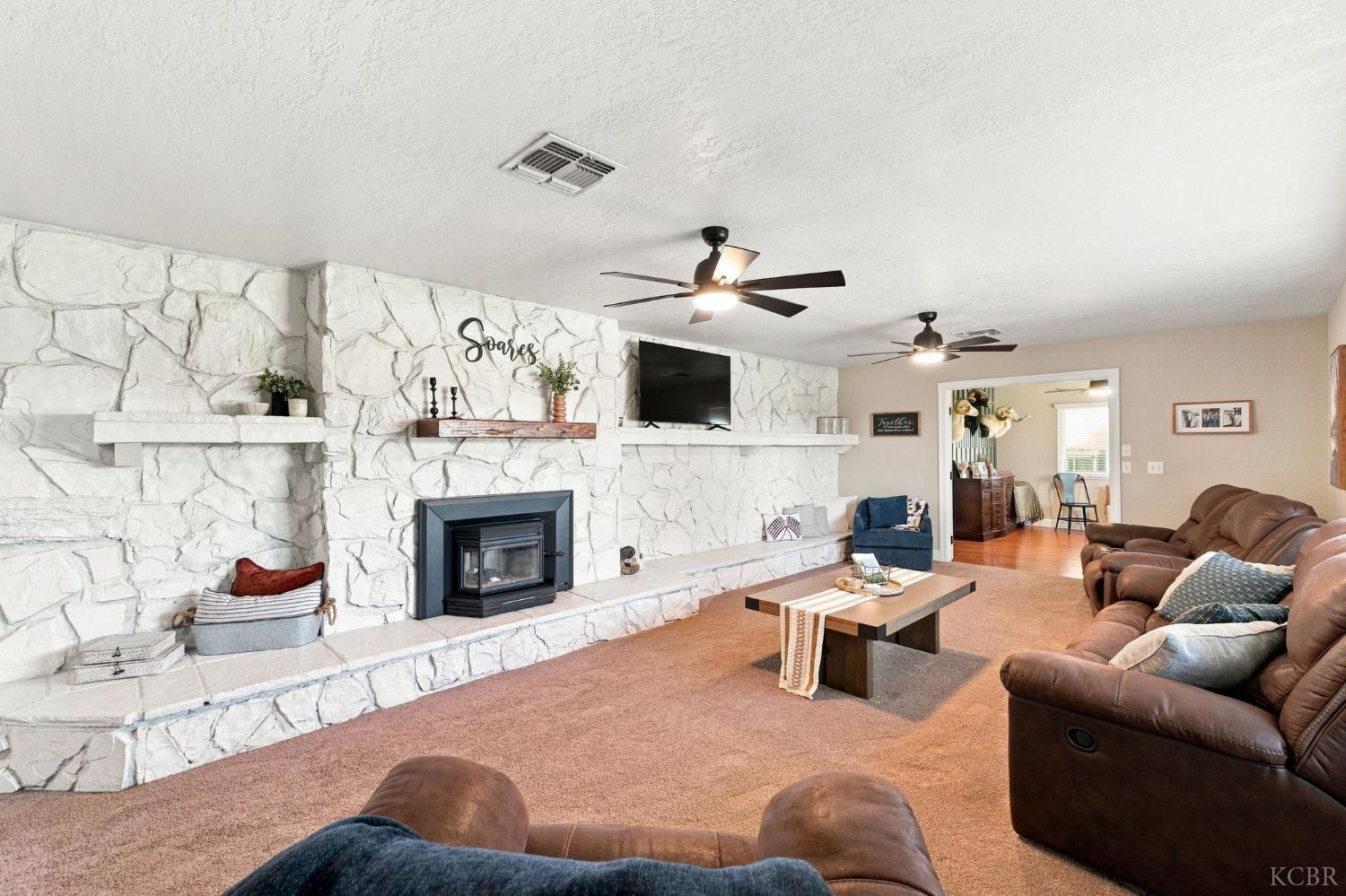 8285 15th Ave, Hanford, CA 93230