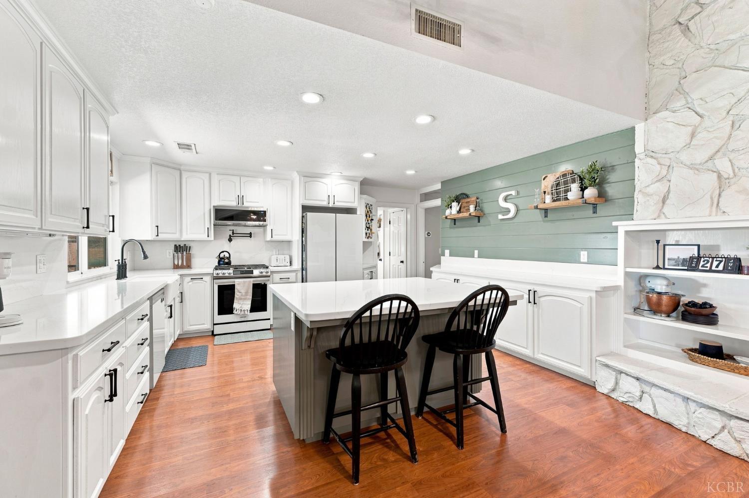 8285 15th Ave, Hanford, CA 93230