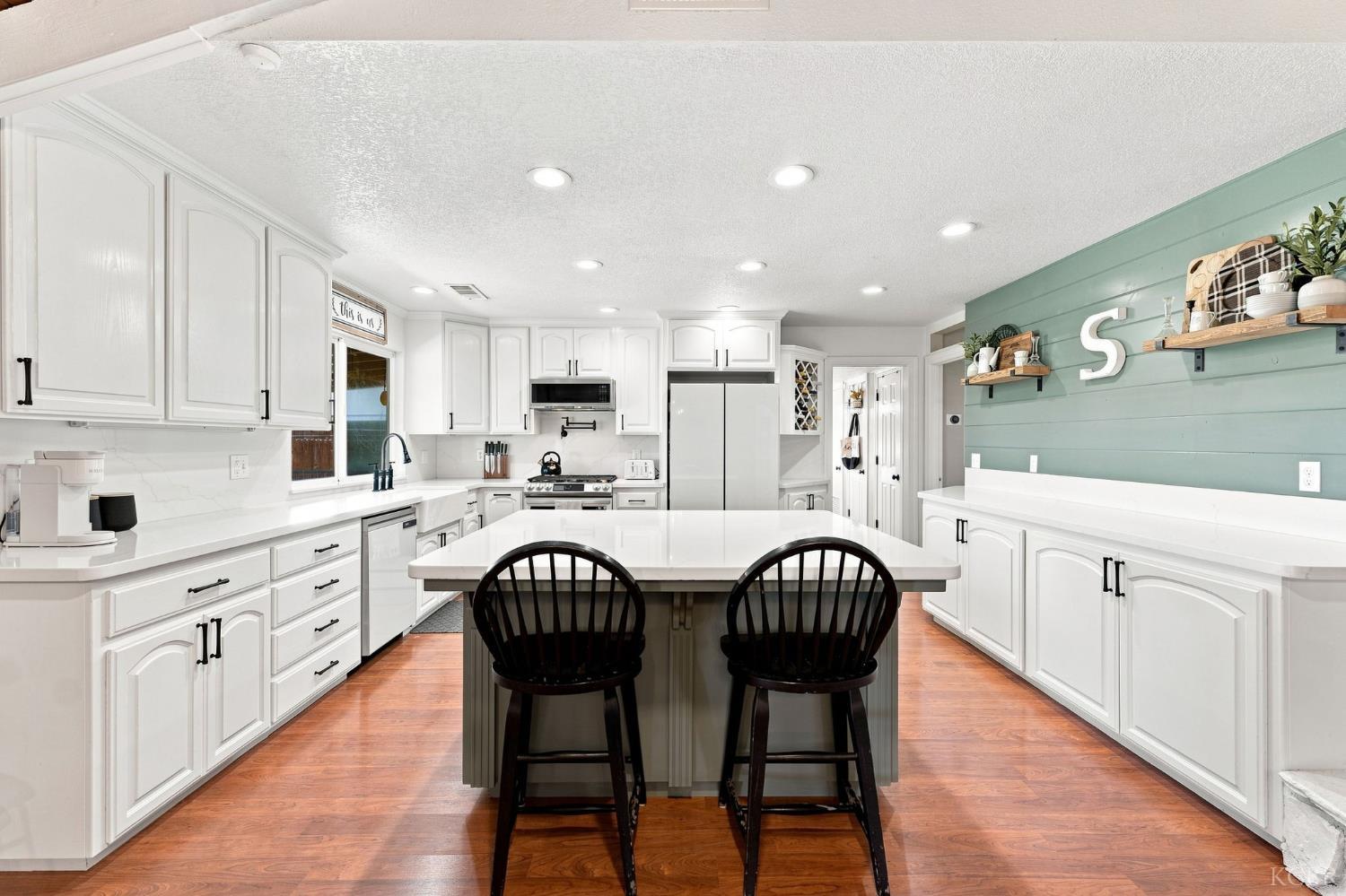 8285 15th Ave, Hanford, CA 93230