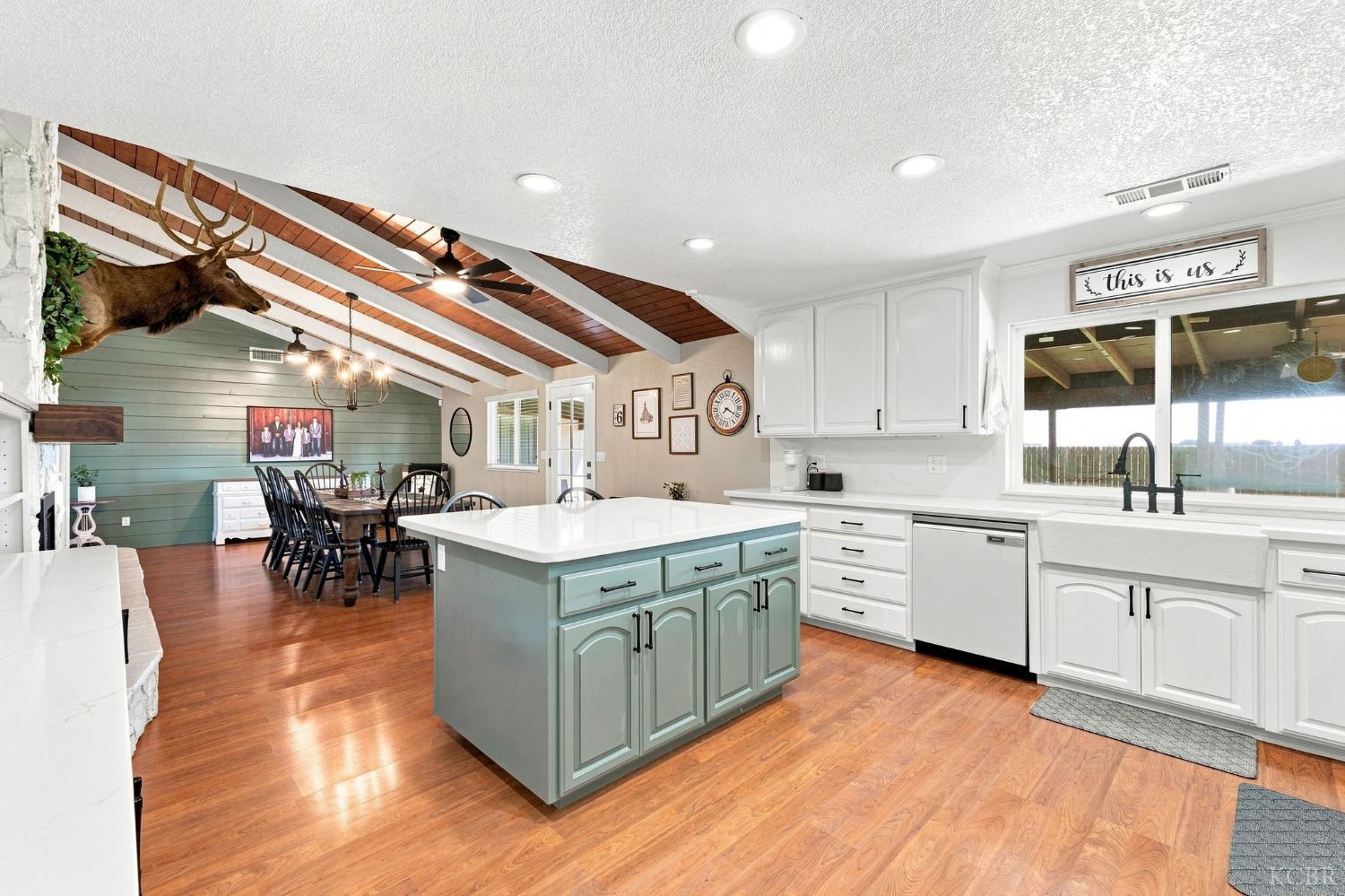 8285 15th Ave, Hanford, CA 93230