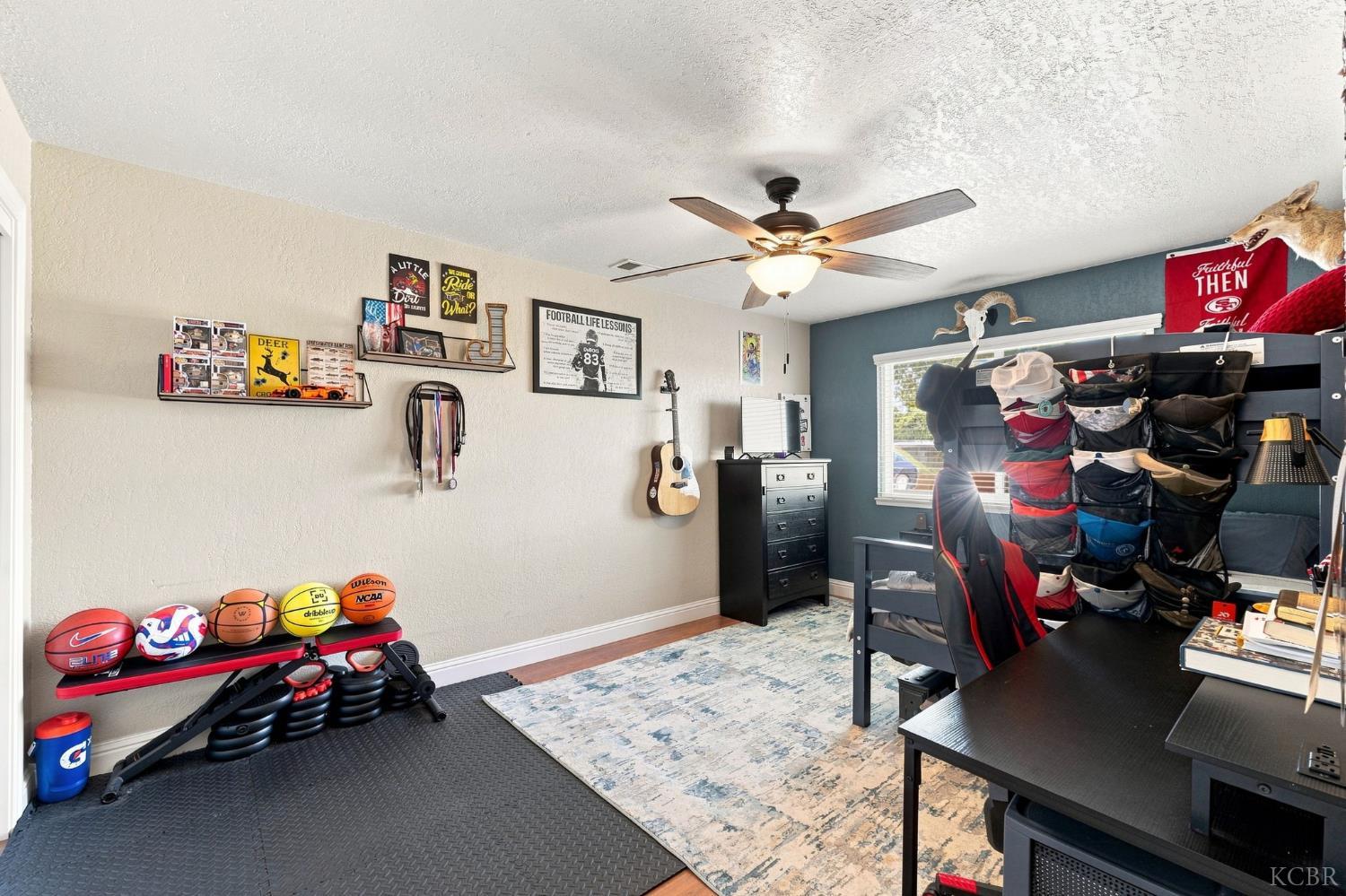 8285 15th Ave, Hanford, CA 93230