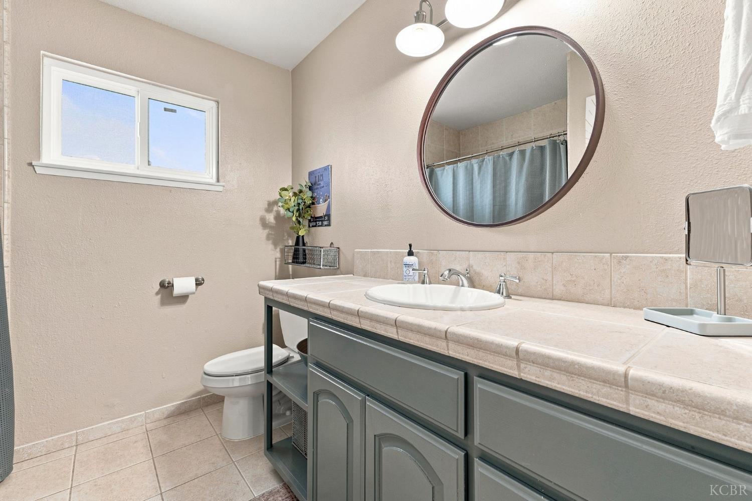 8285 15th Ave, Hanford, CA 93230