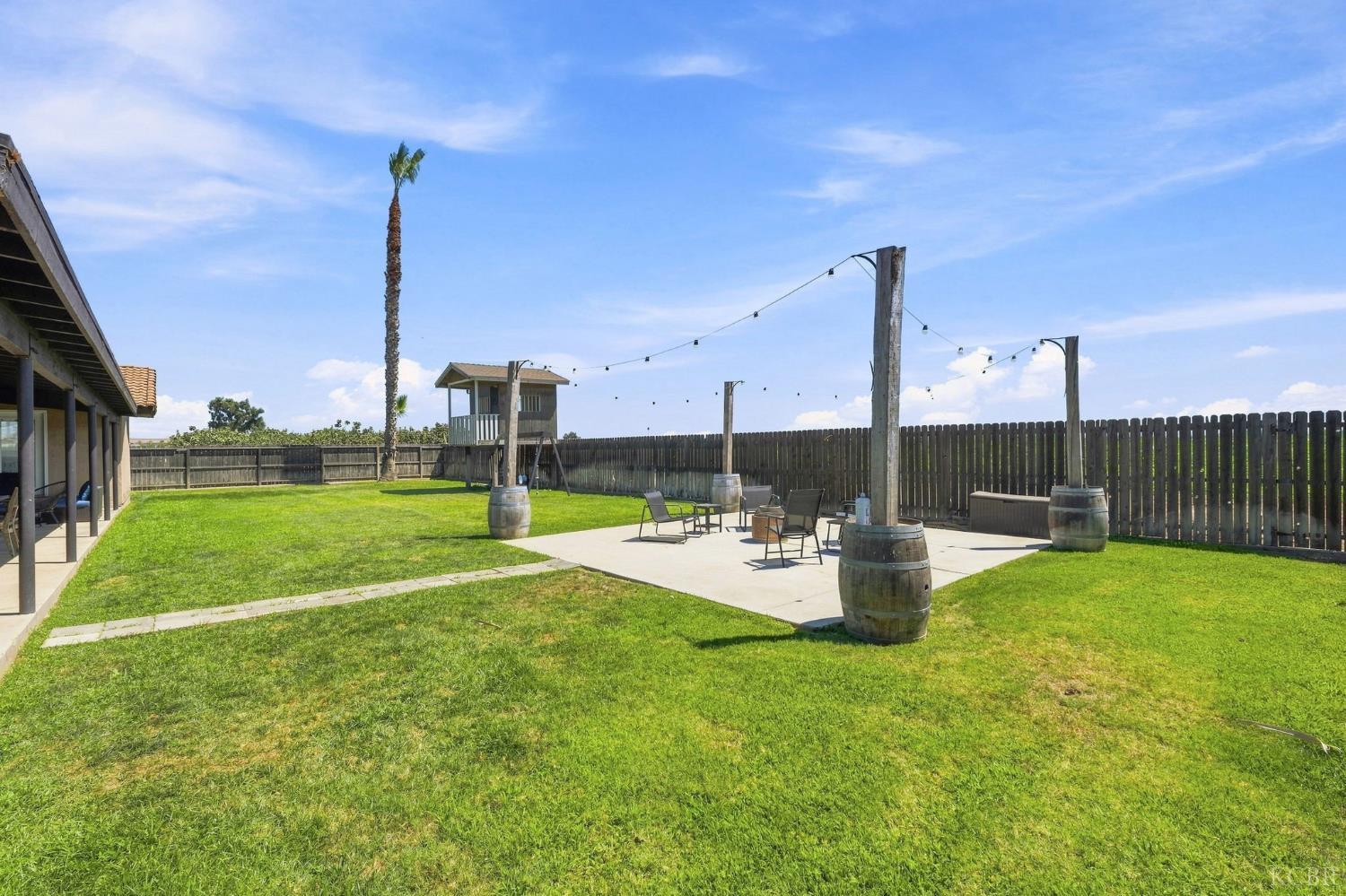 8285 15th Ave, Hanford, CA 93230
