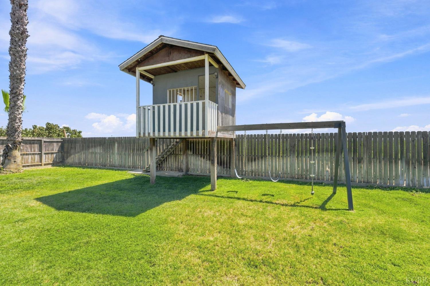 8285 15th Ave, Hanford, CA 93230