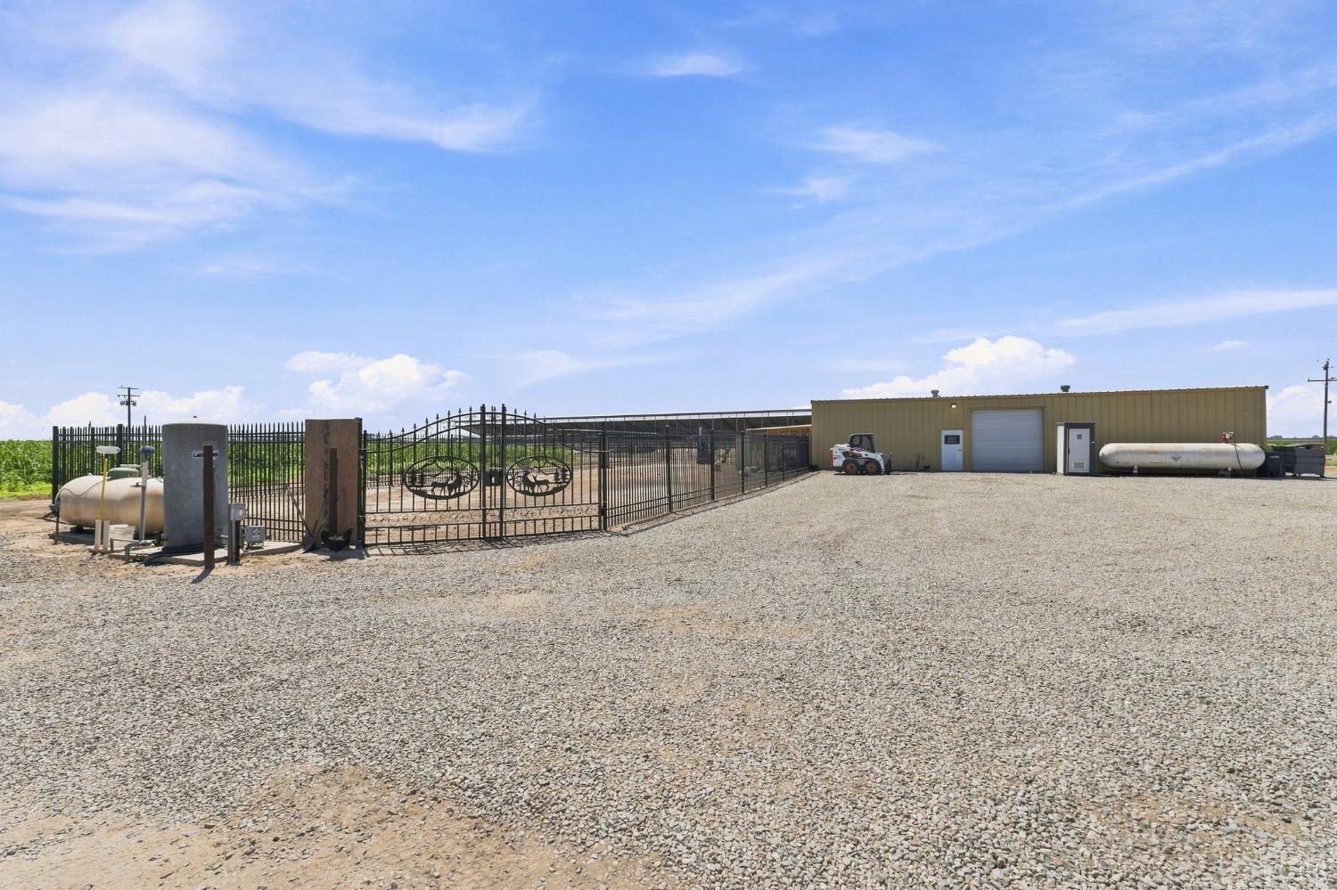 8285 15th Ave, Hanford, CA 93230