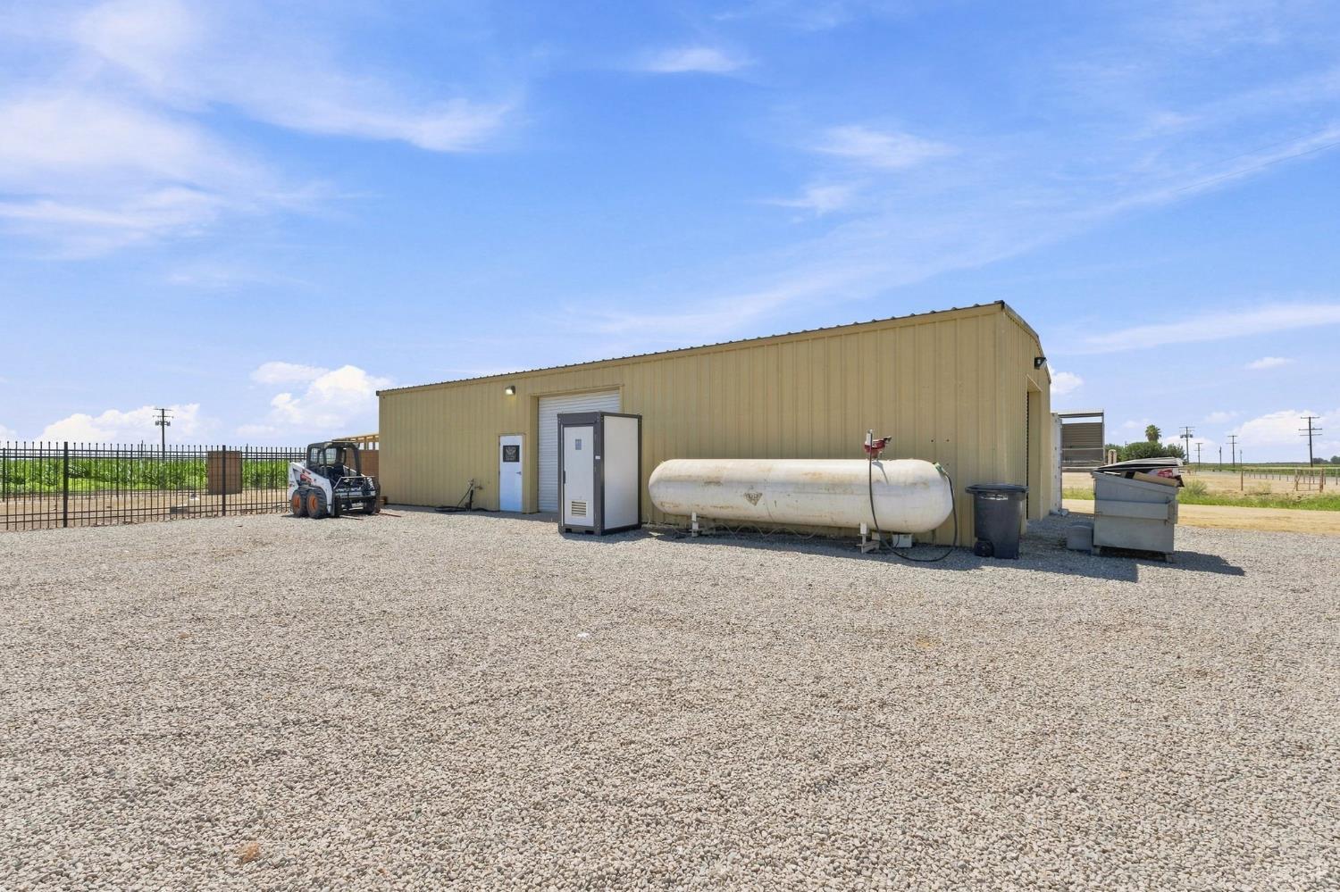 8285 15th Ave, Hanford, CA 93230