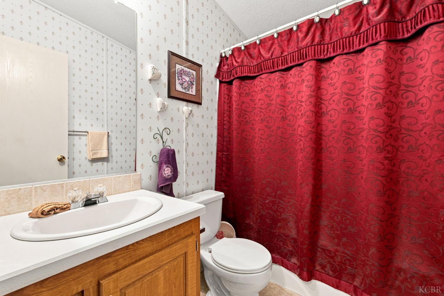8285 15th Ave, Hanford, CA 93230