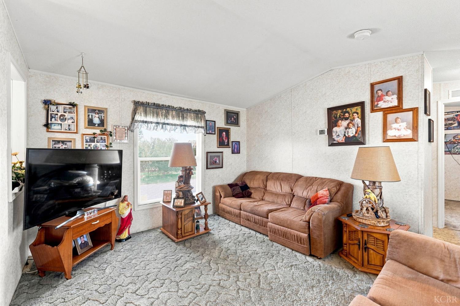 8285 15th Ave, Hanford, CA 93230