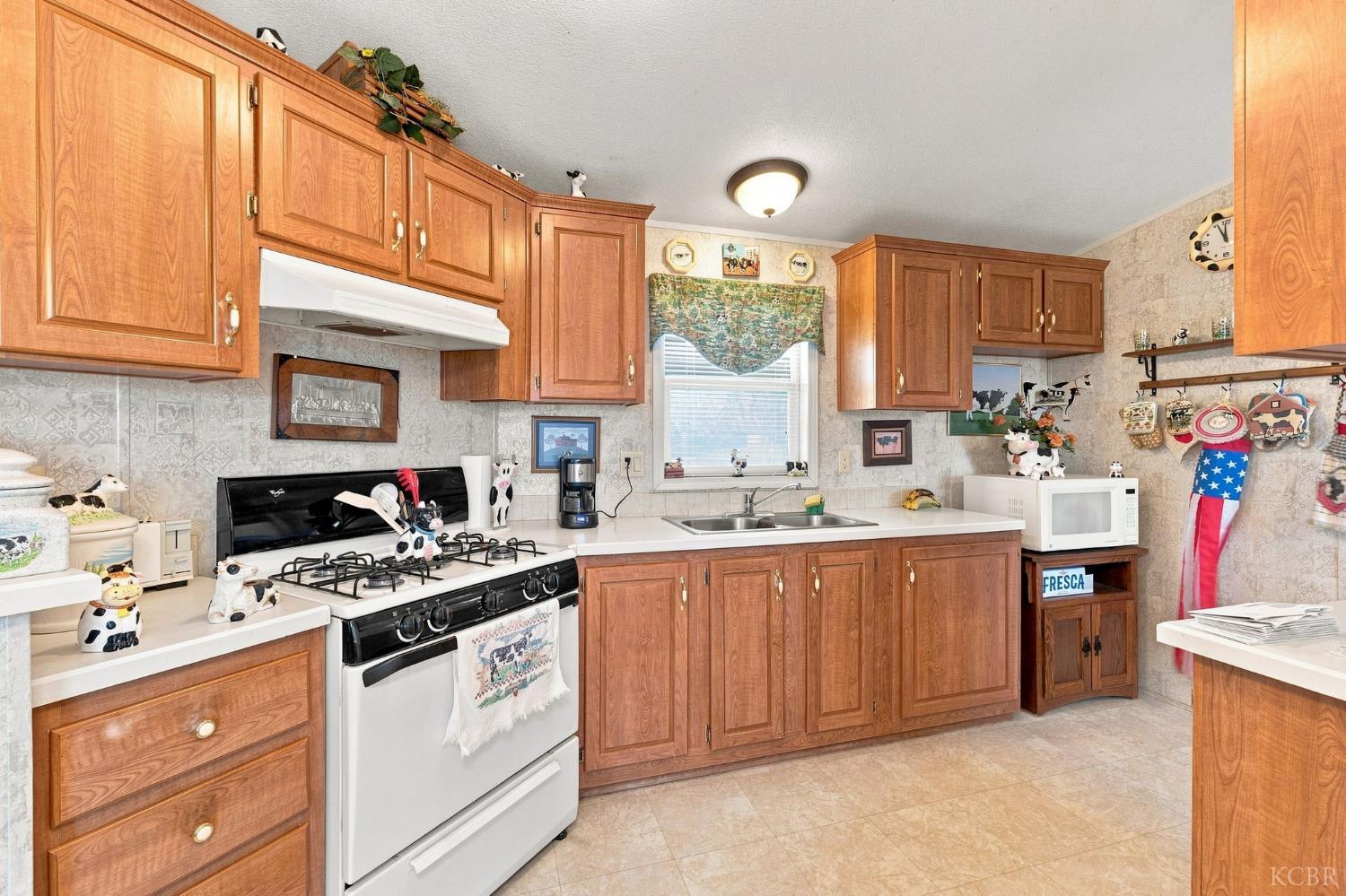 8285 15th Ave, Hanford, CA 93230
