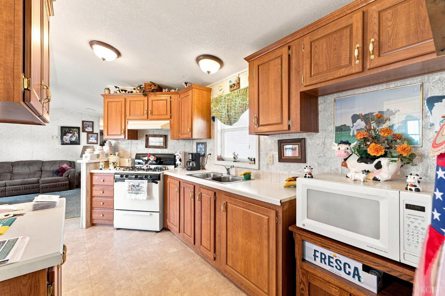 8285 15th Ave, Hanford, CA 93230