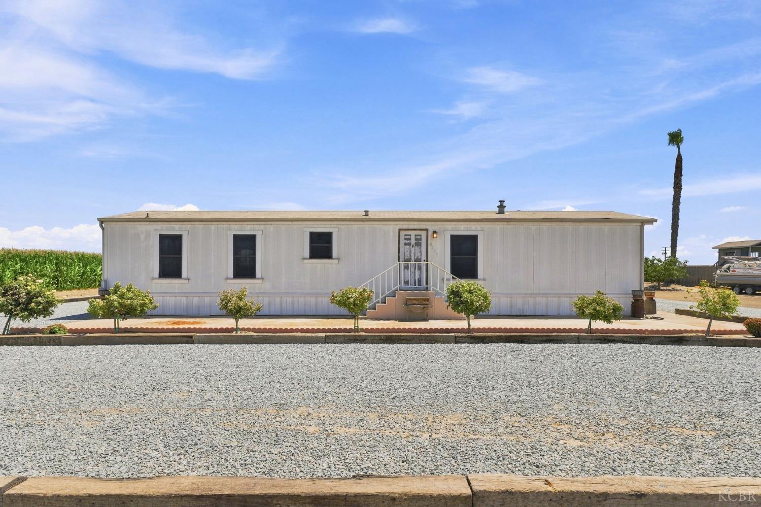 8285 15th Ave, Hanford, CA 93230