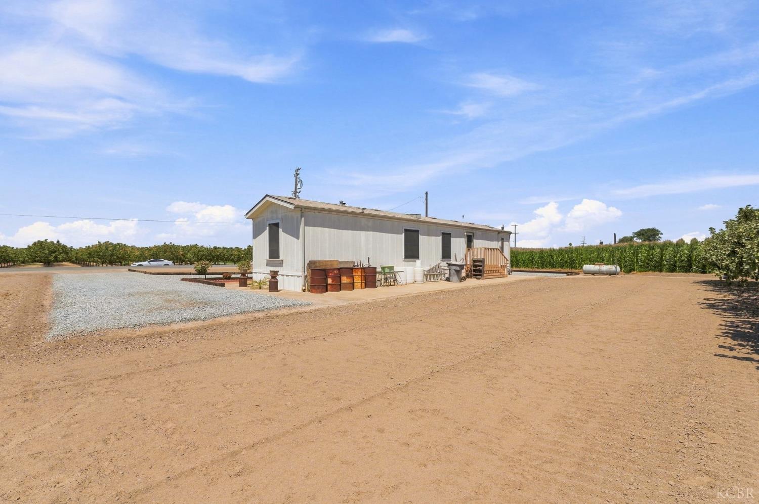 8285 15th Ave, Hanford, CA 93230