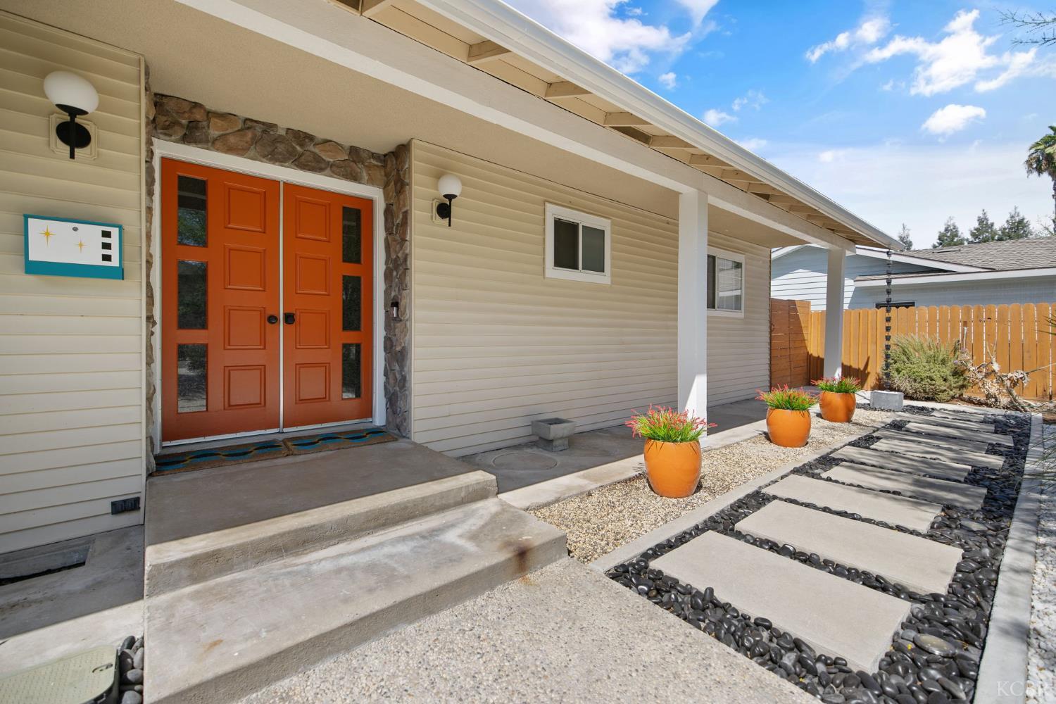 3500 W Hillsdale Ave, Visalia, CA 93291