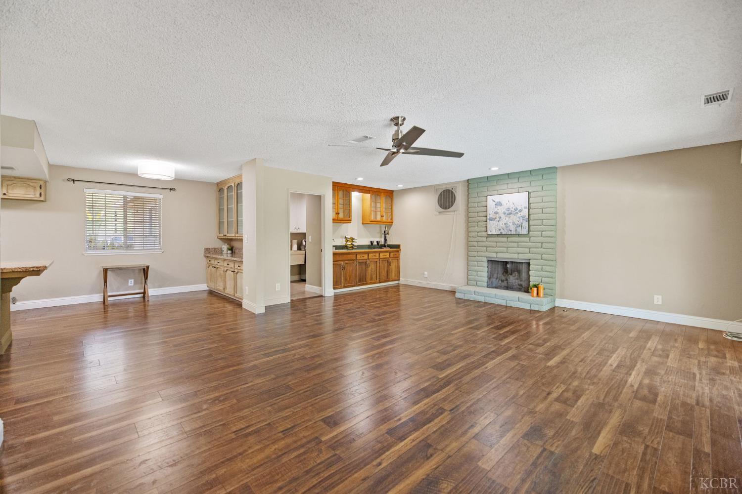3500 W Hillsdale Ave, Visalia, CA 93291