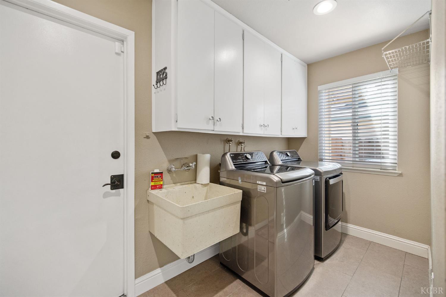 3500 W Hillsdale Ave, Visalia, CA 93291
