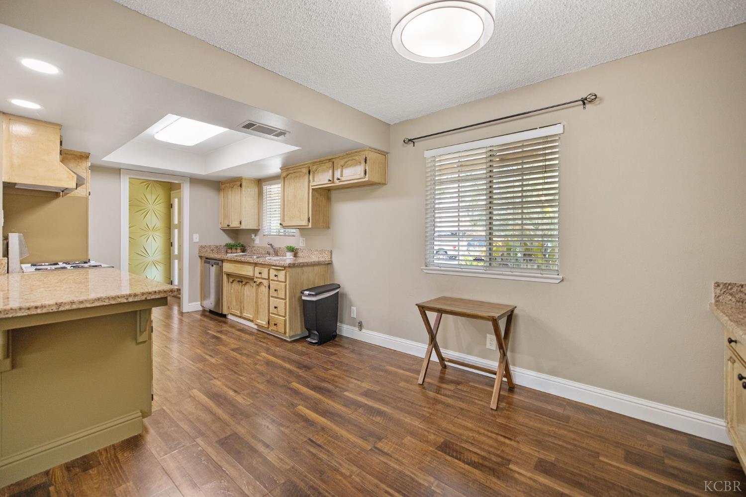 3500 W Hillsdale Ave, Visalia, CA 93291