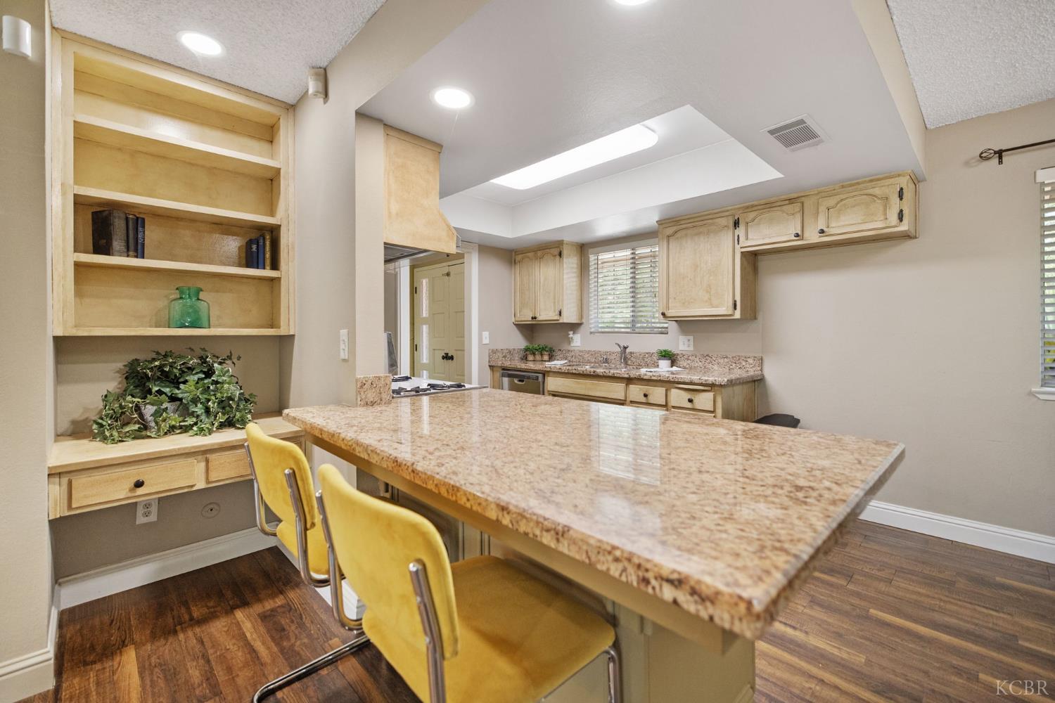 3500 W Hillsdale Ave, Visalia, CA 93291