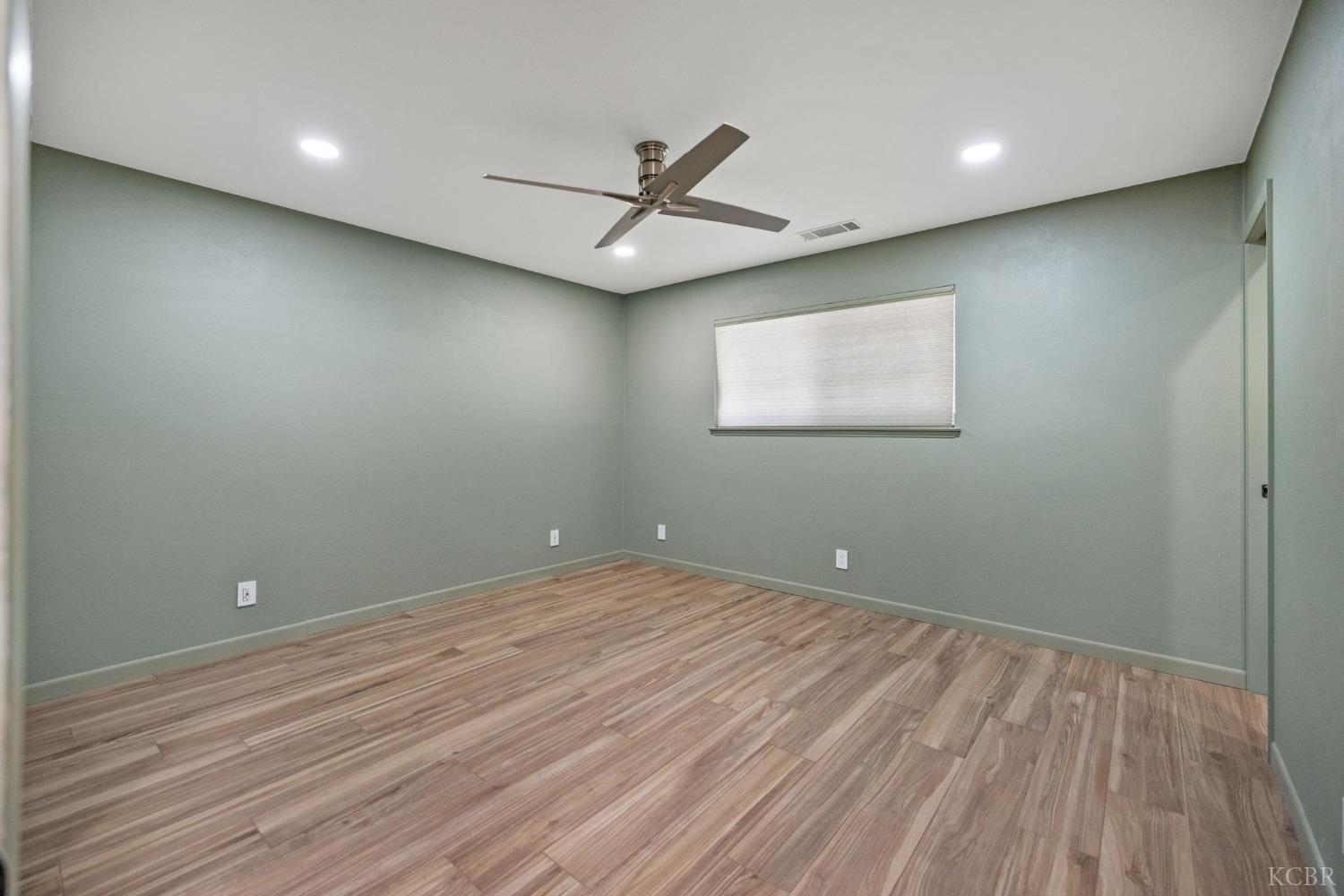3500 W Hillsdale Ave, Visalia, CA 93291