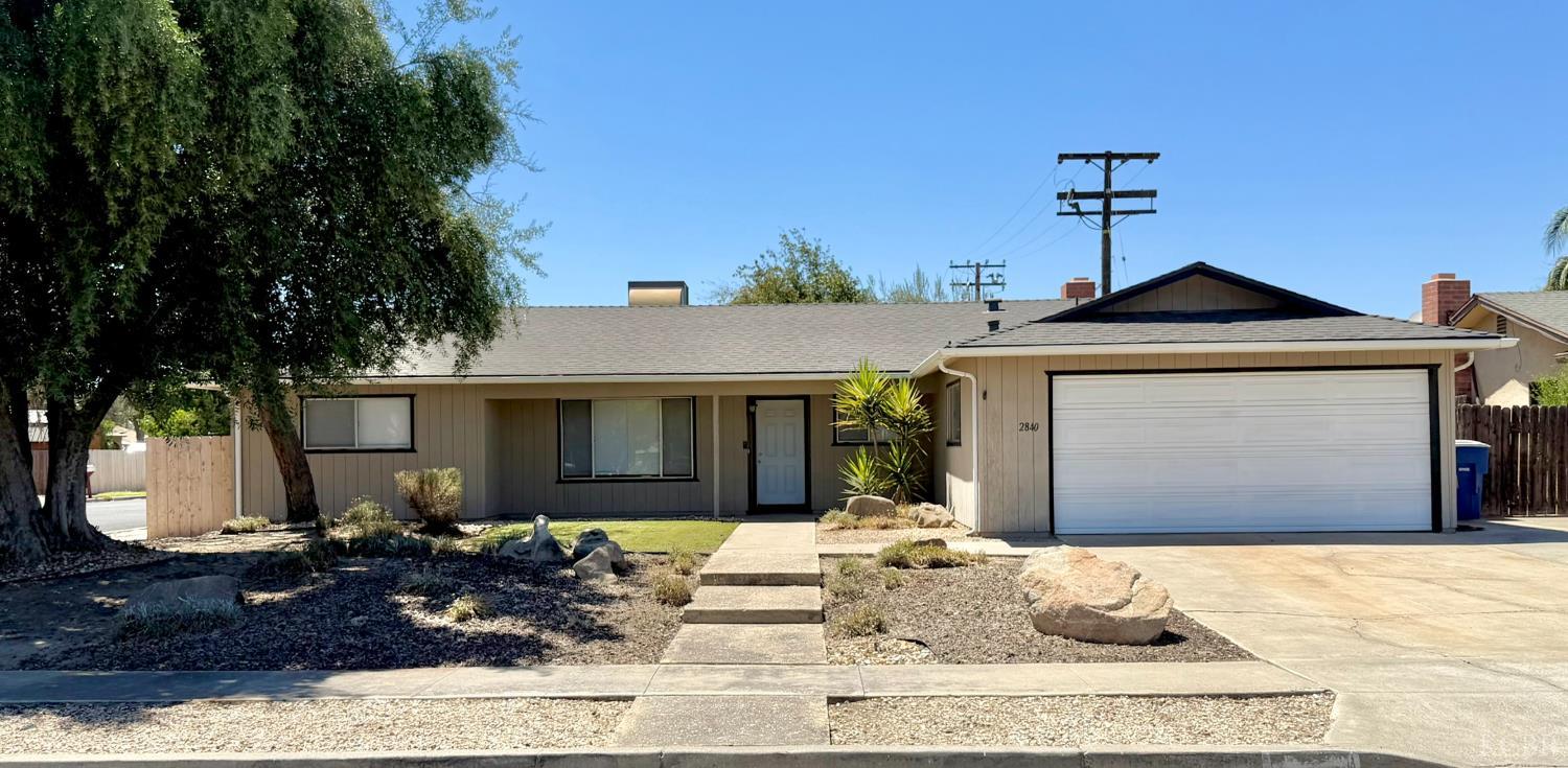 2840 Julia Cir, Hanford, CA 93230