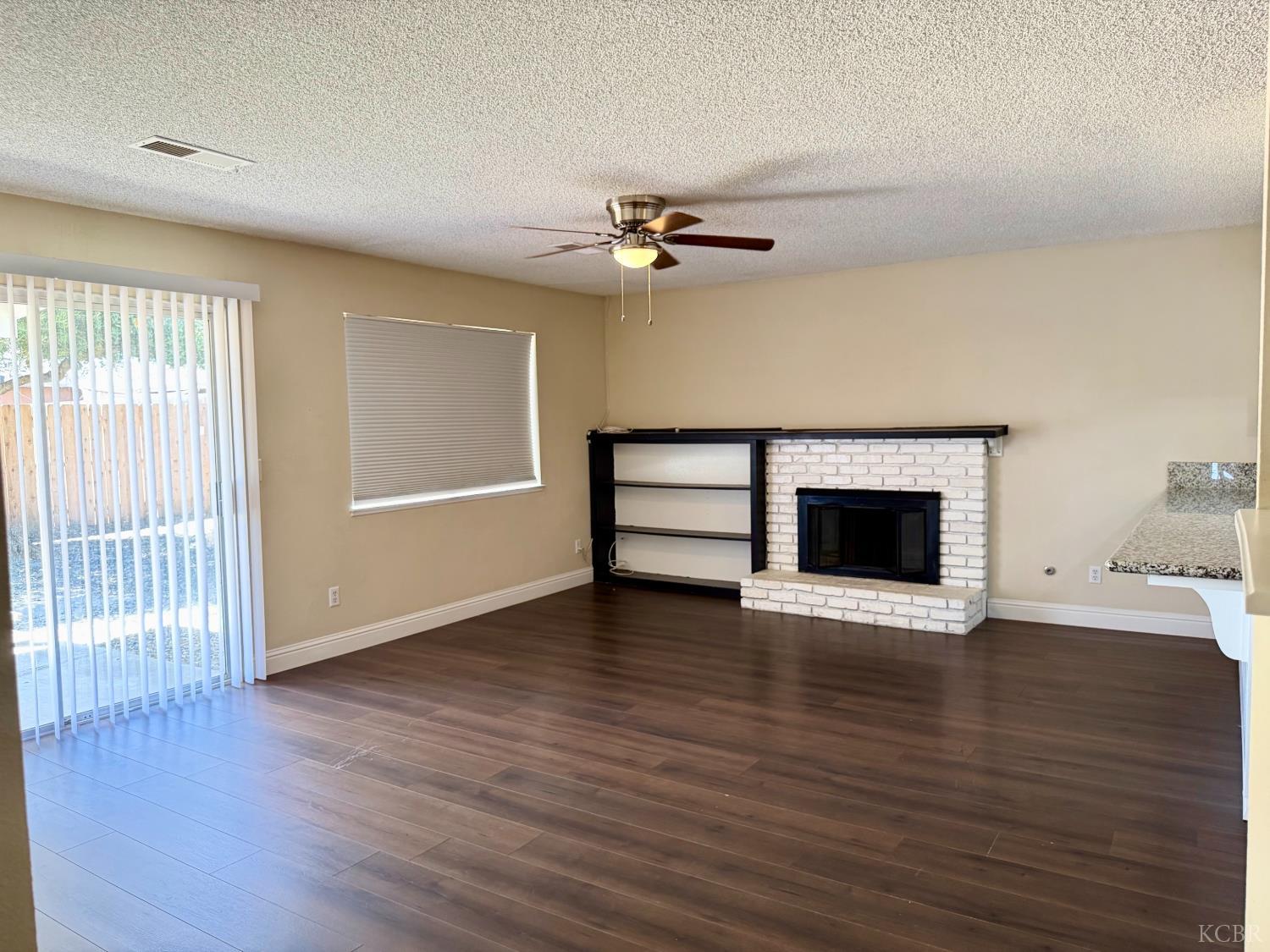 2840 Julia Cir, Hanford, CA 93230