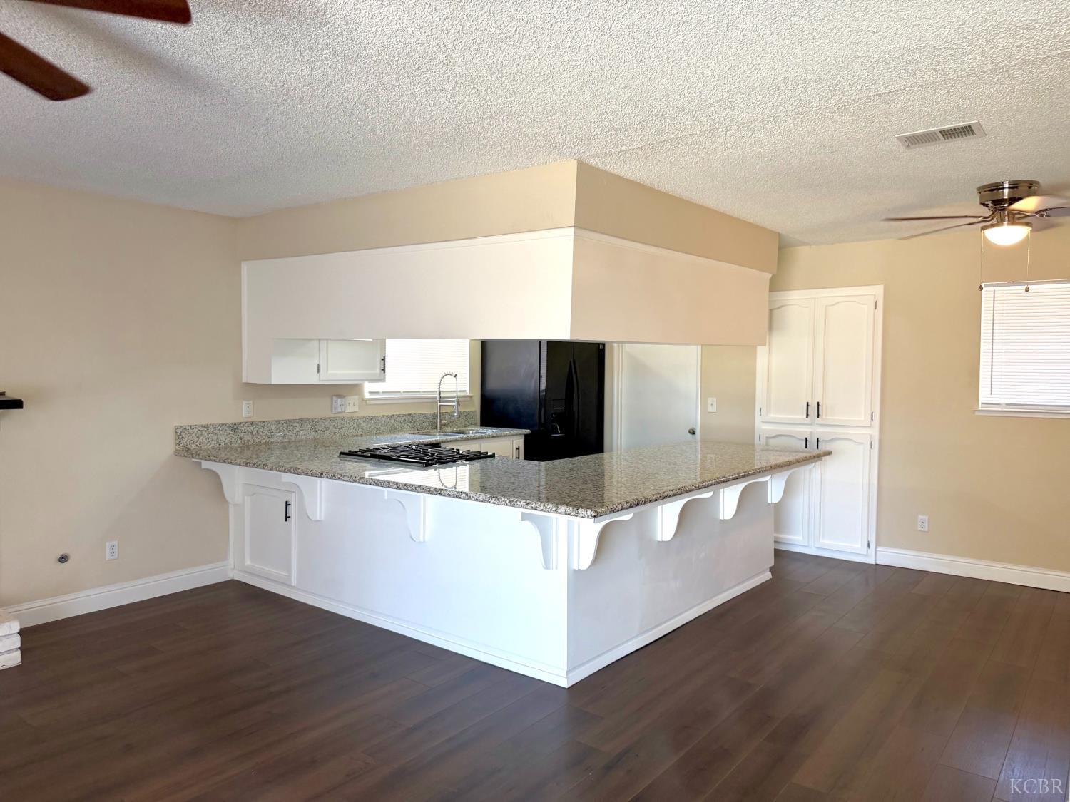 2840 Julia Cir, Hanford, CA 93230