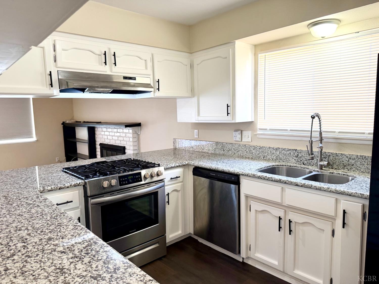 2840 Julia Cir, Hanford, CA 93230