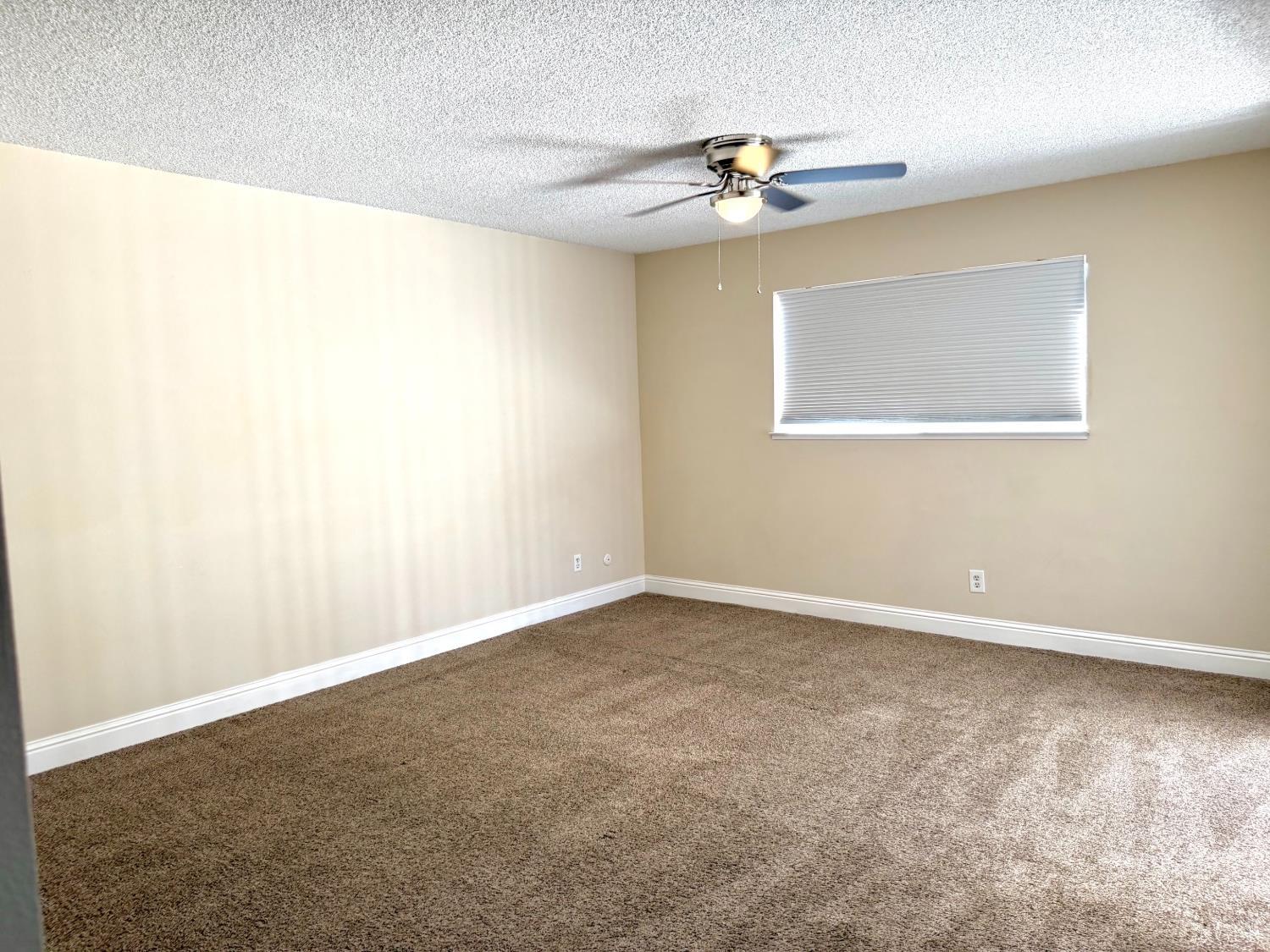 2840 Julia Cir, Hanford, CA 93230