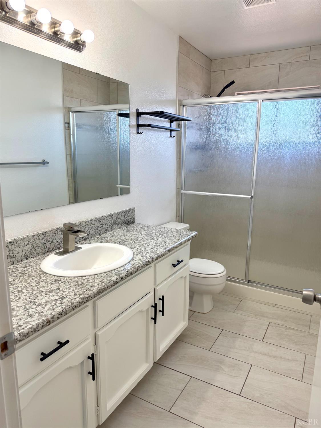 2840 Julia Cir, Hanford, CA 93230