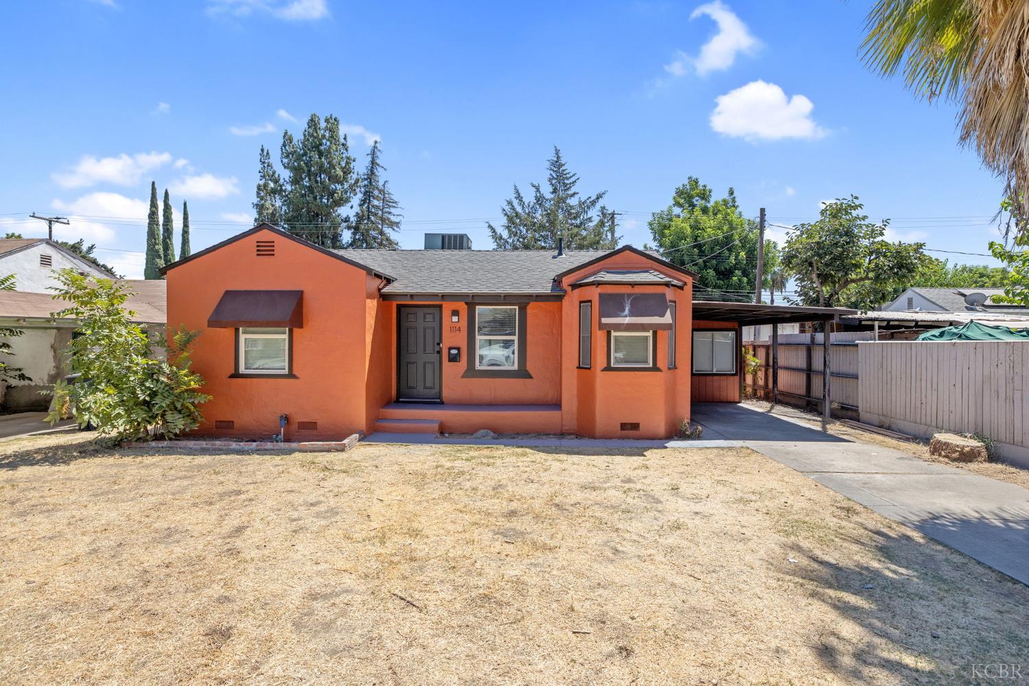 1114 N Conyer St, Visalia, CA 93291