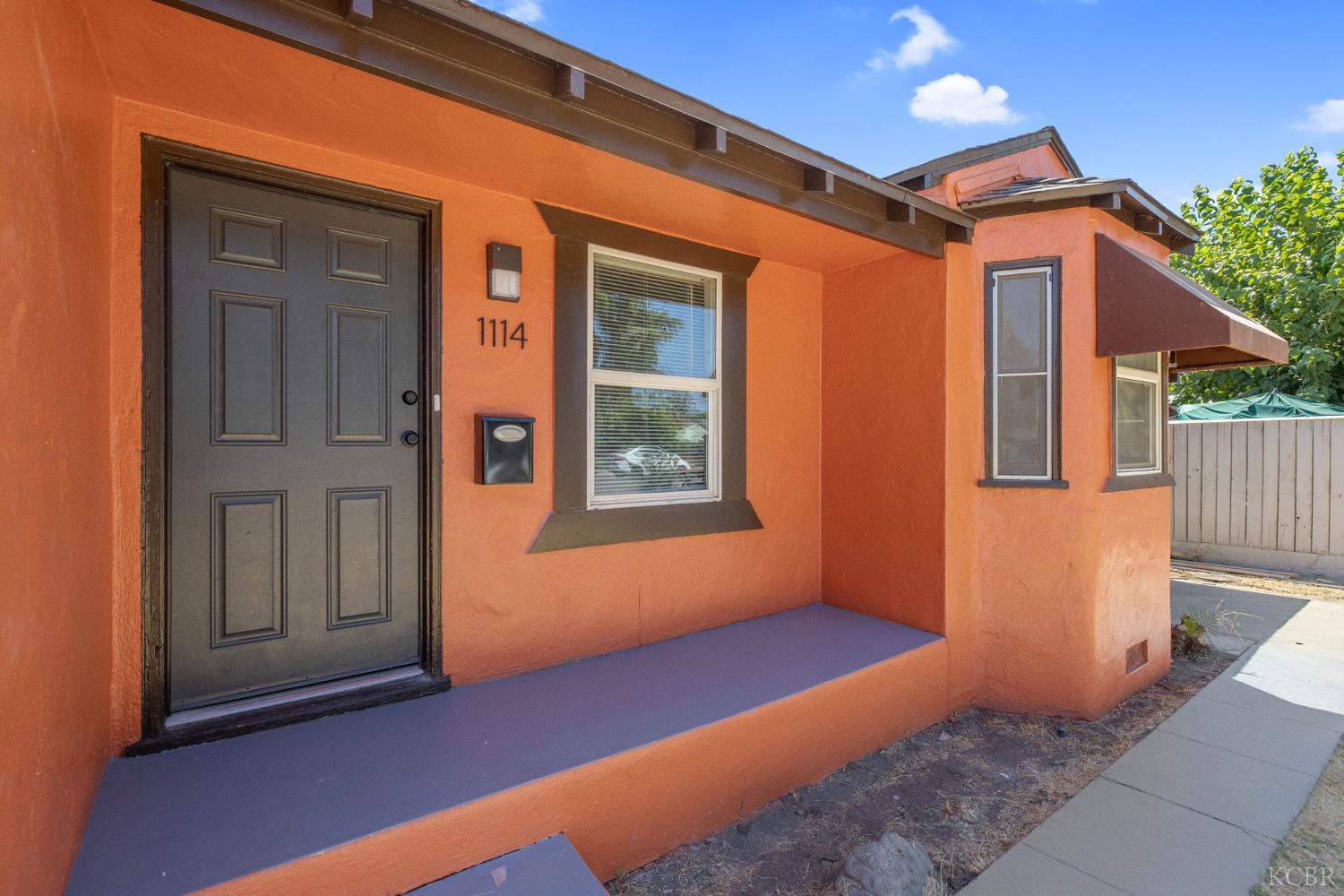 1114 N Conyer St, Visalia, CA 93291