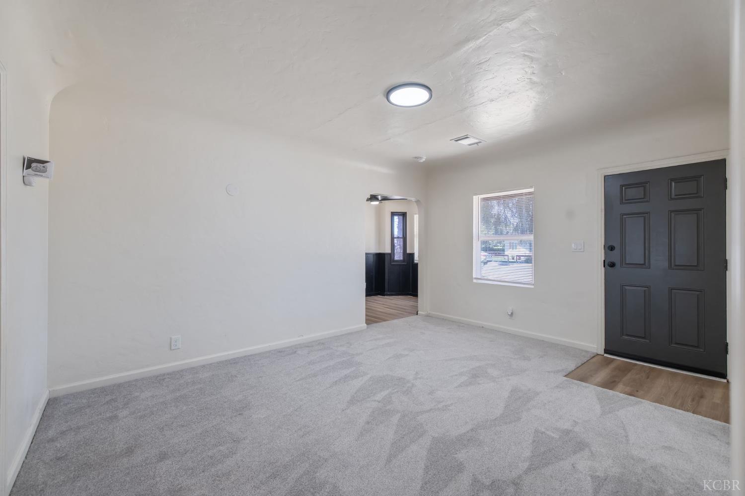 1114 N Conyer St, Visalia, CA 93291
