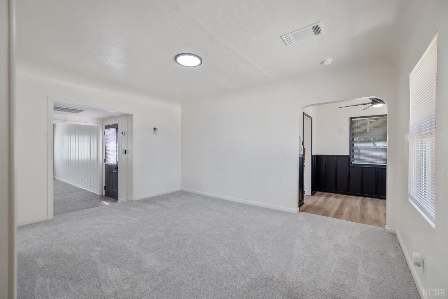 1114 N Conyer St, Visalia, CA 93291