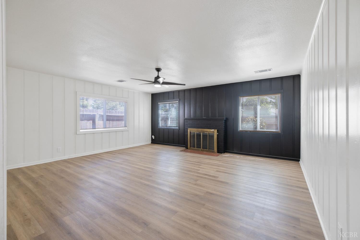 1114 N Conyer St, Visalia, CA 93291
