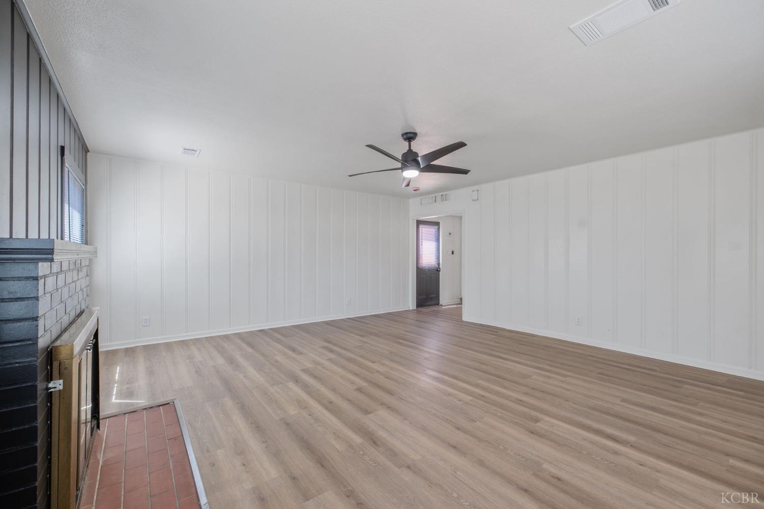 1114 N Conyer St, Visalia, CA 93291