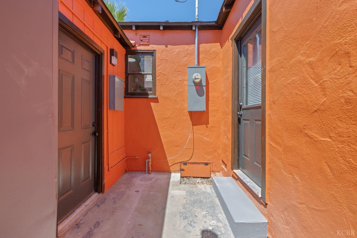 1114 N Conyer St, Visalia, CA 93291